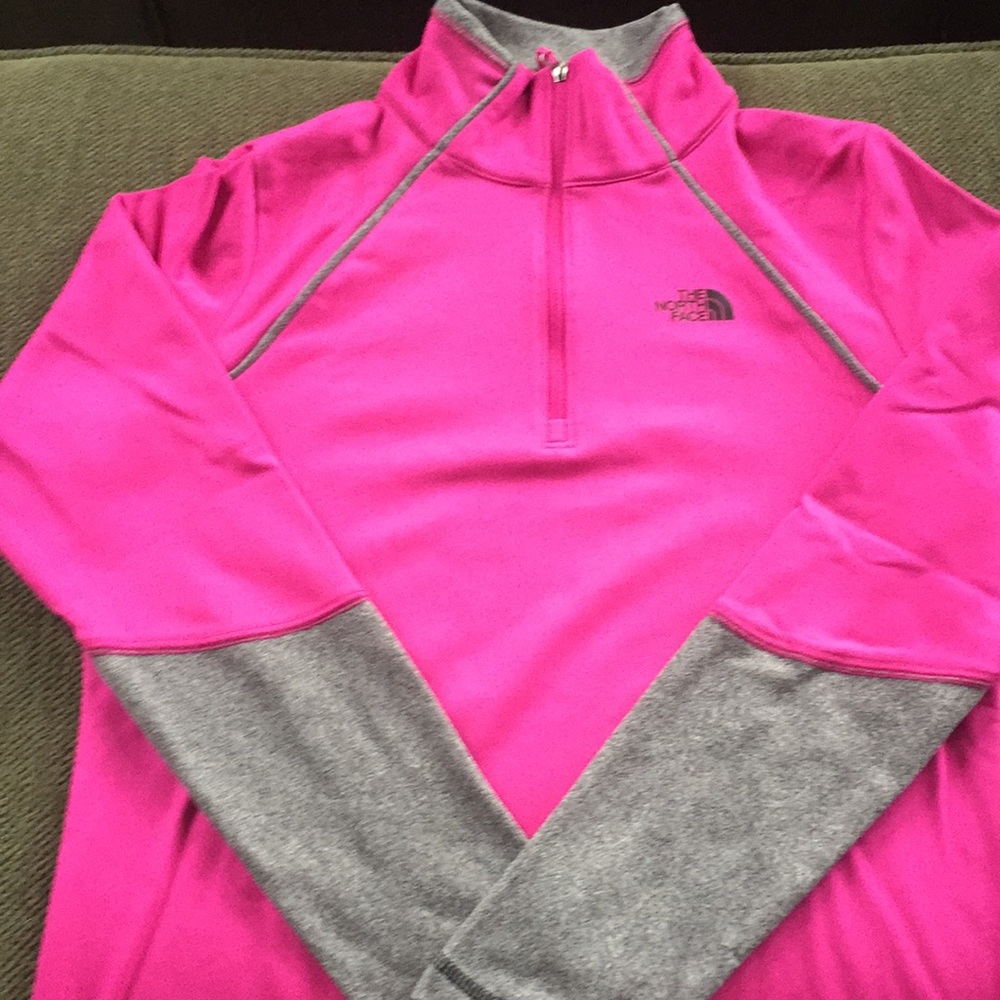 LIKE NEW North Face 1/4-zip Pullover!